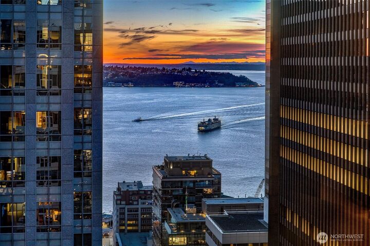 Property Photo:  909  5th Avenue 2301  WA 98164 