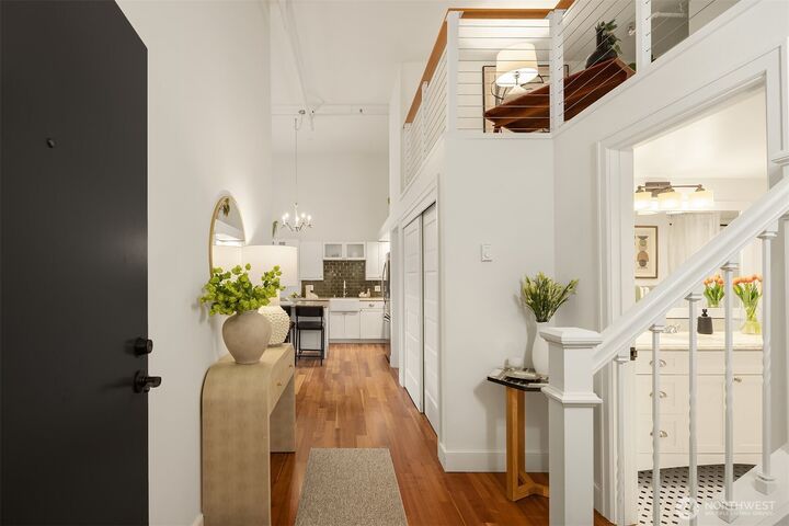 Property Photo:  201  Galer Street 305  WA 98109 