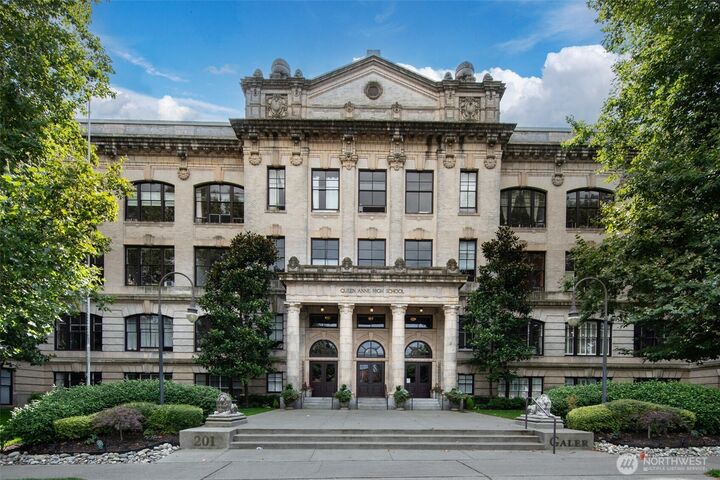 Property Photo:  201  Galer Street 305  WA 98109 