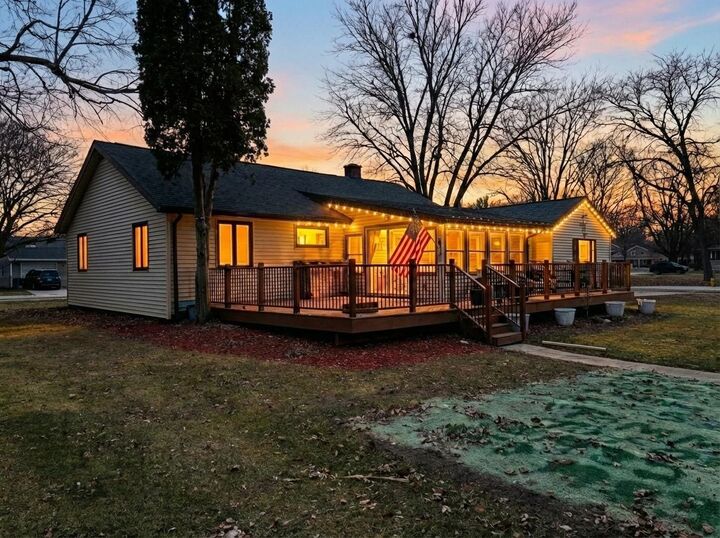 Property Photo:  217 W Franklin Street  IL 61072 