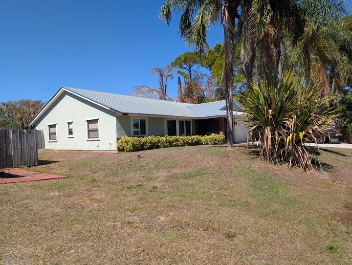 Property Photo:  1534 SE Sutton Street  FL 34953 