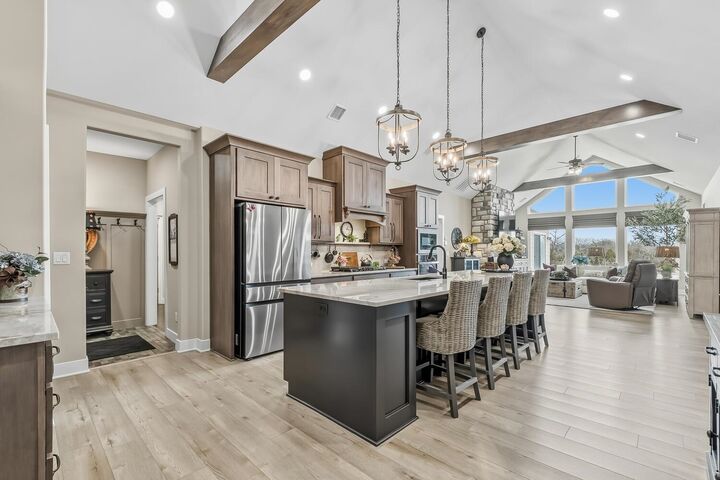 Property Photo:  1434 S Monument St  KS 67235 