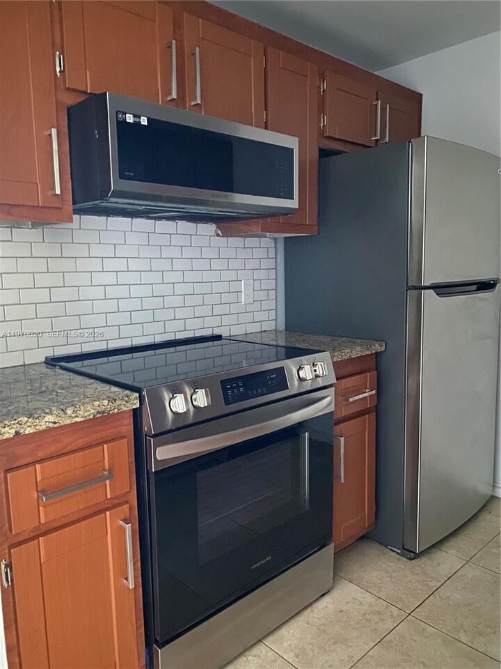 Property Photo: 301 SW 135th Ave 209C FL 33027