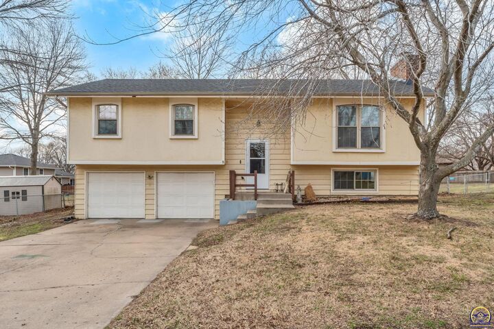 Property Photo:  4241 SE Ohio Ct  KS 66609-1644 