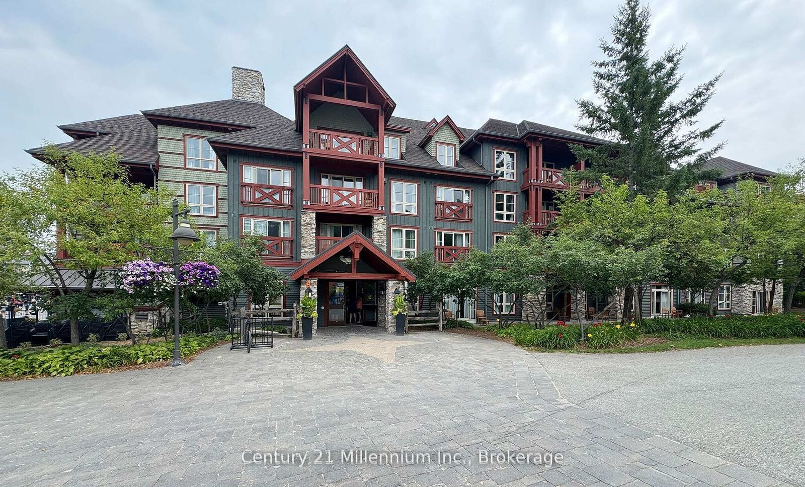 Property Photo: 152 Jozo Weider Boulevard 201 ON L9Y 0V2