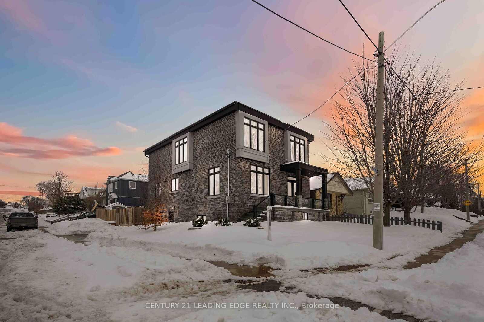 Photo de la propriété:  43 Glenburn Avenue  ON M4B 2X4 