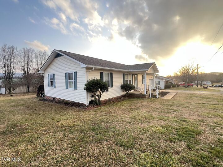 Property Photo: 207 Crest Drive TN 37645
