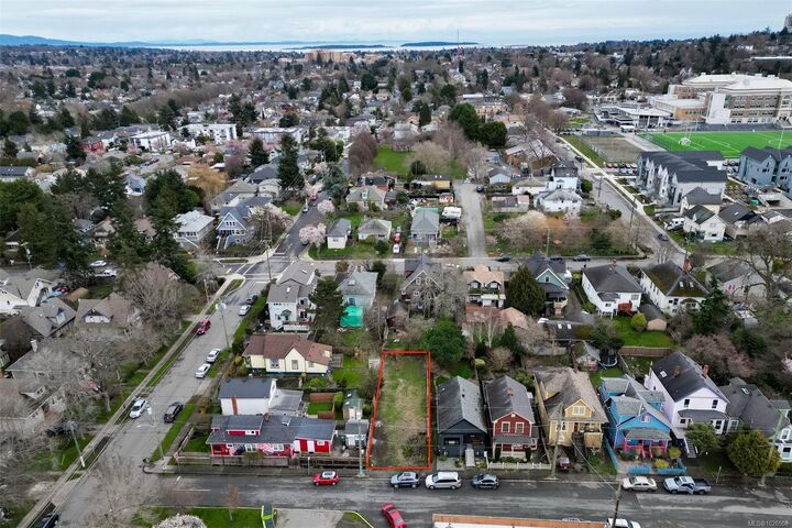 Property Photo:  2017 Cameron St  BC V8T 3N4 