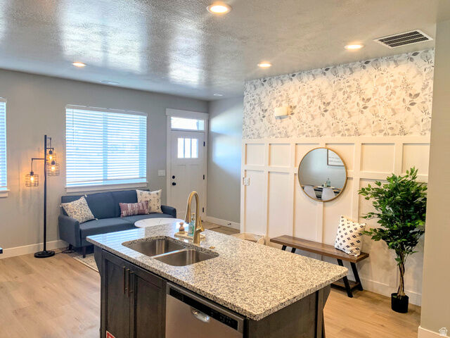 Property Photo: 150 W Seasons Ln 4 UT 84028