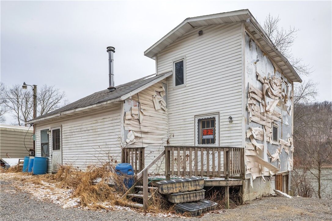 Property Photo:  209 Upper Godfrey Dr  PA 15656 