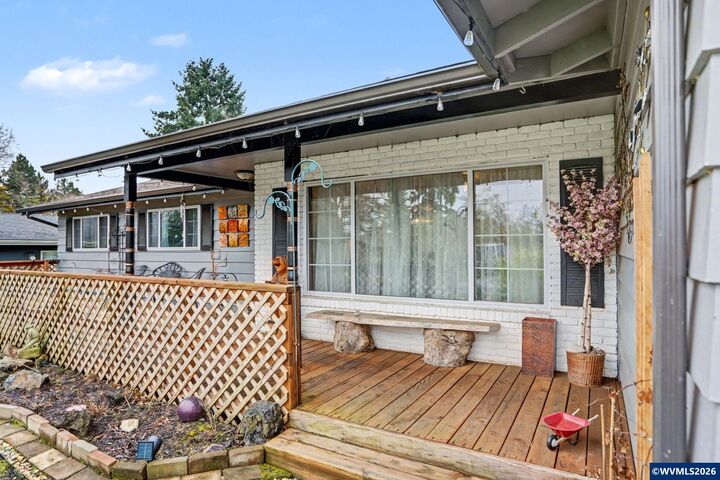 Property Photo:  1586 Ewald Av SE  OR 97302 