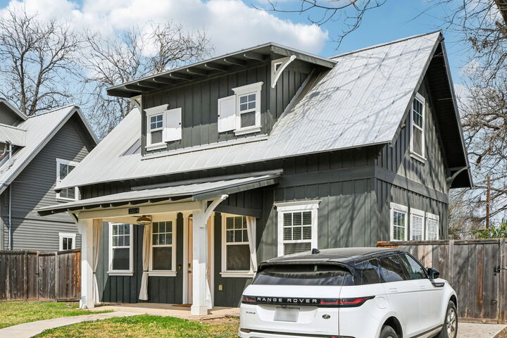 Property Photo:  3500 Pickle Drive B  TX 78702 