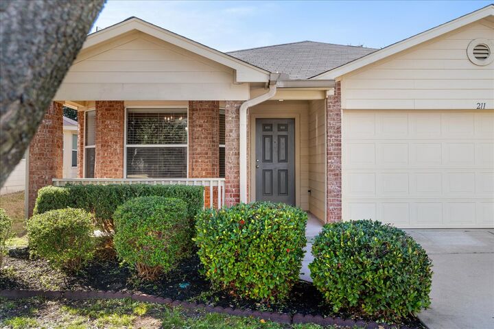 Property Photo:  211 Tolcarne Drive  TX 78634 