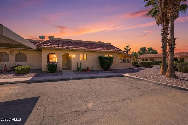 Property Photo:  2041 S Clubhouse Drive  AZ 85194 