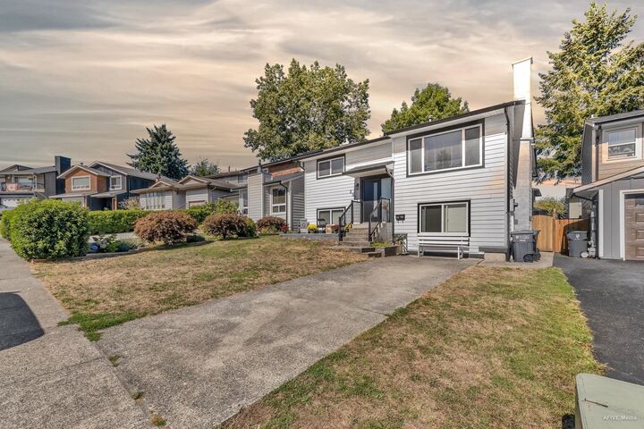 Photo de la propriété:  2521 Wilding Crescent  BC V2Y 1C8 