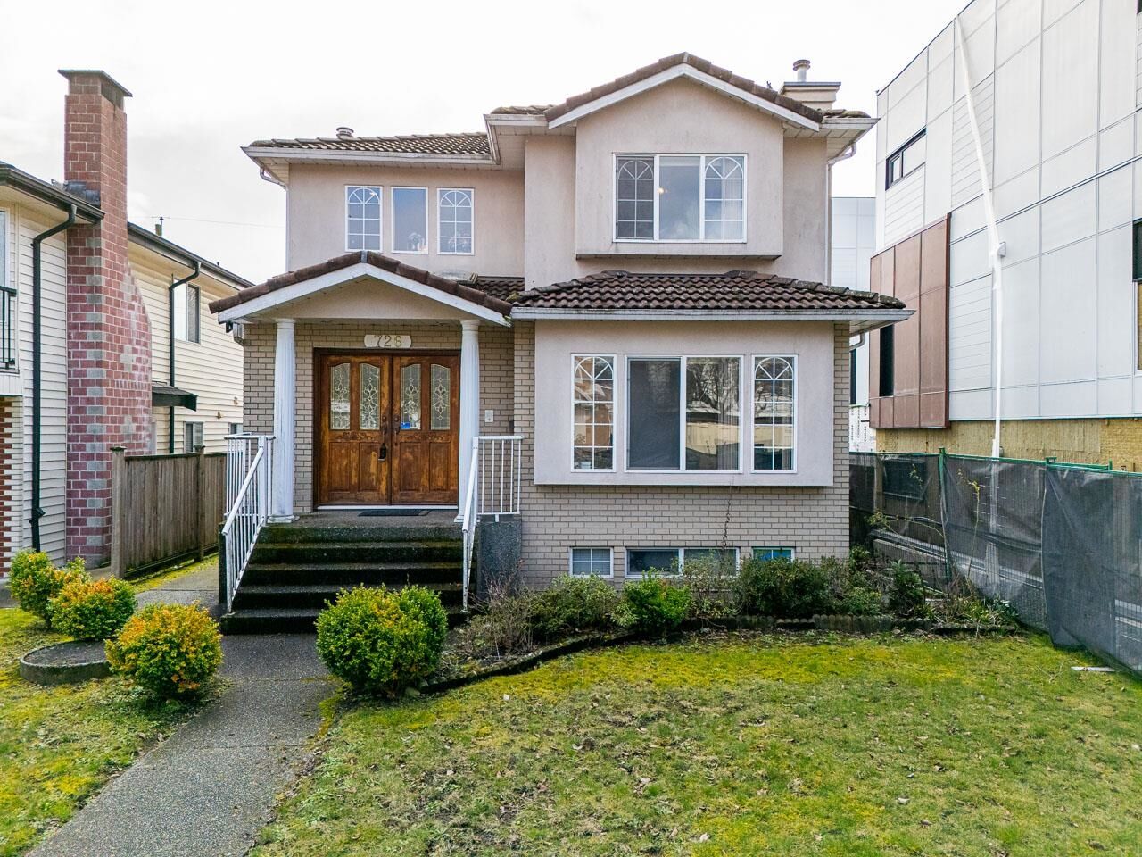 Property Photo:  726 East 56th Avenue  BC V5X 1R9 