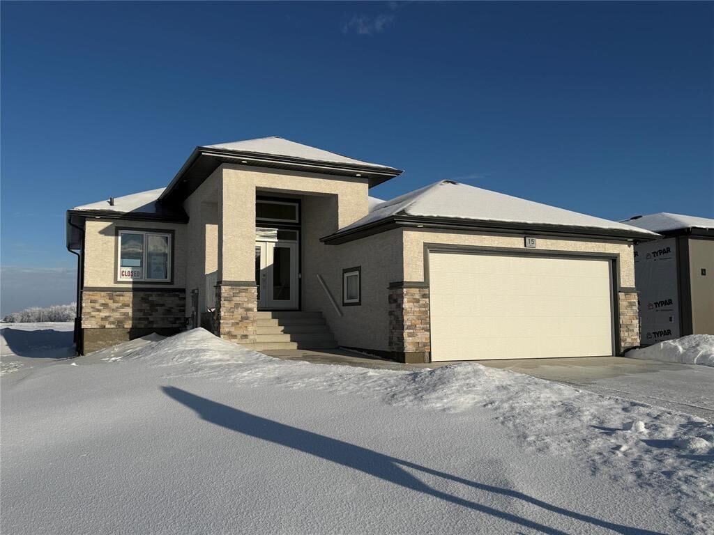 Property Photo:  15 Parkrose Place  MB R5A 0B4 