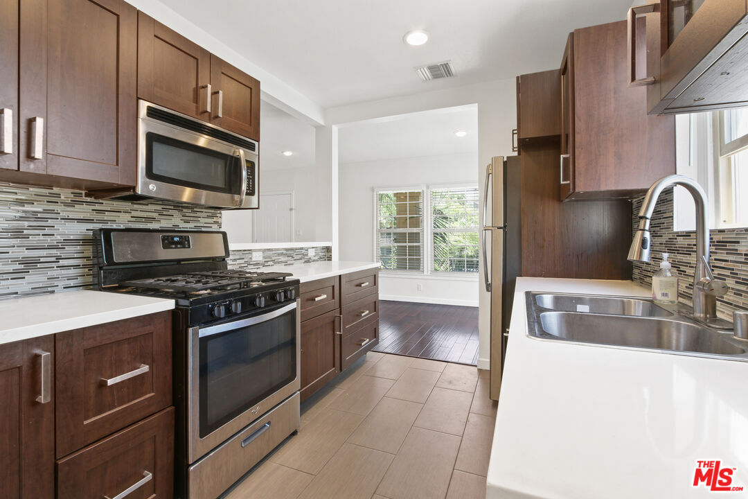 Property Photo: 1335 Roxbury Dr CA 90035