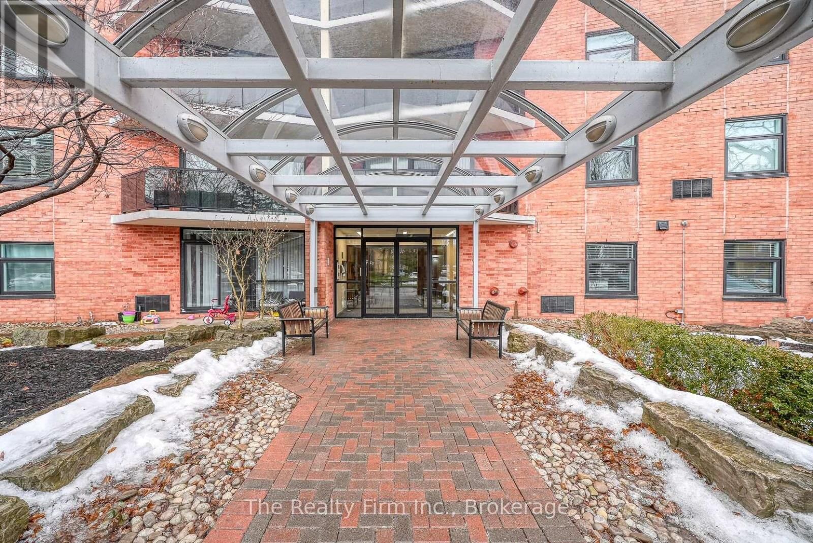 Property Photo: 9 Bonheur Court 304 ON N3P 1Z5