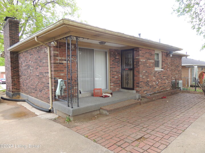 Property Photo:  1428 Hobart Dr  KY 40216 