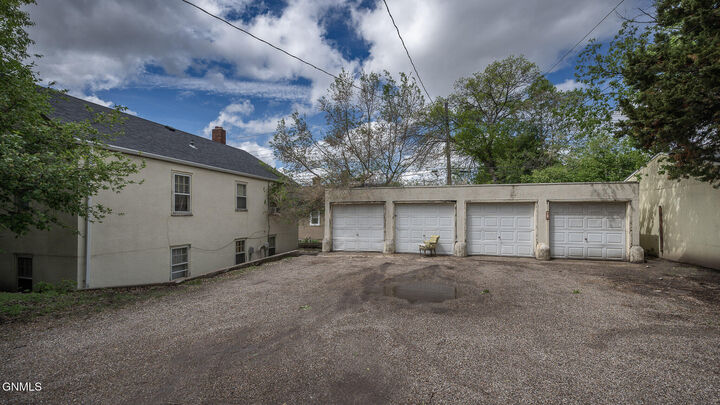 Property Photo:  314 E C Avenue  ND 58501 