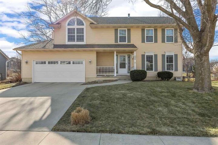 Property Photo:  320 Stoney Creek Rd NW  IA 52405 