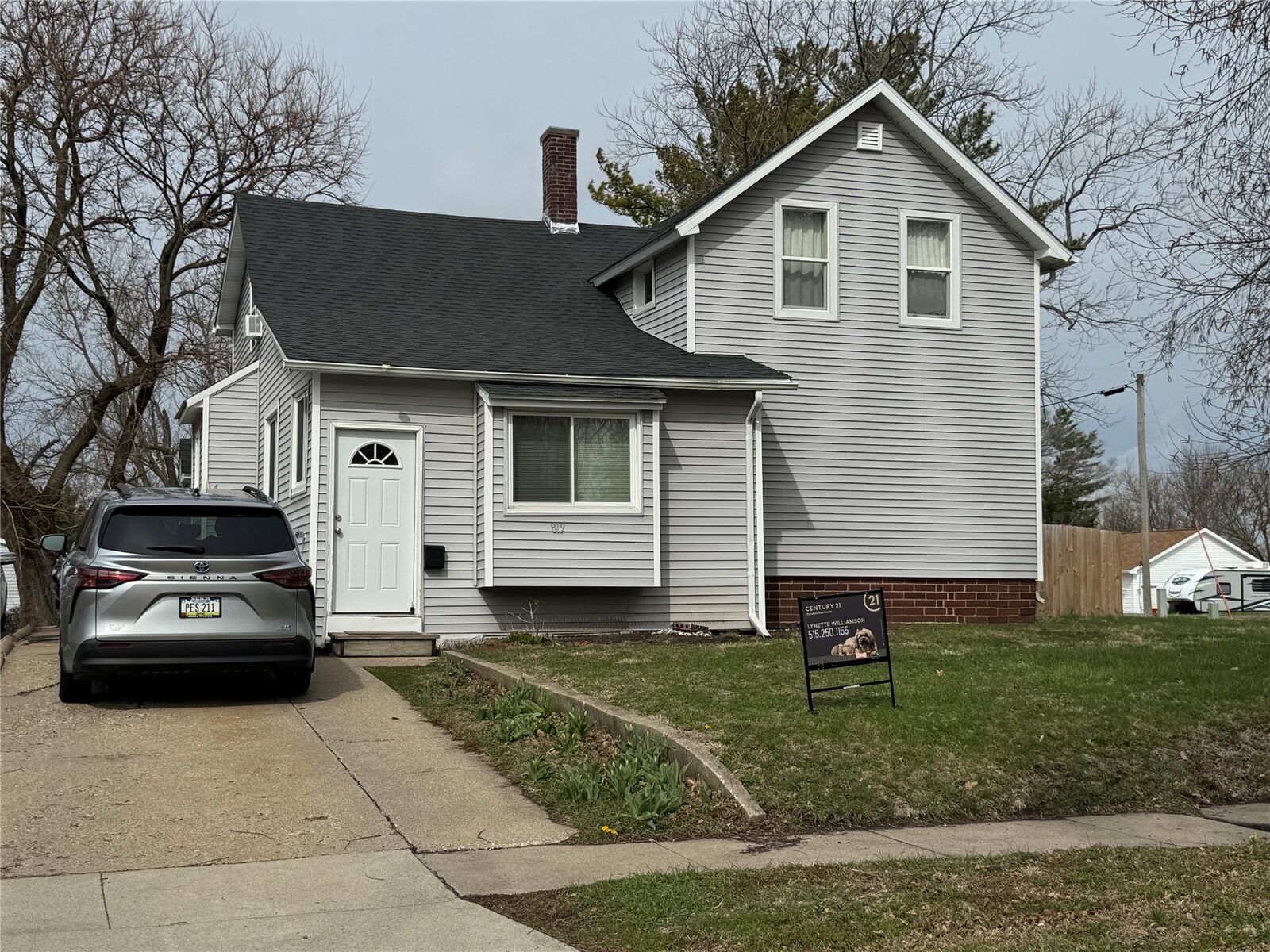 Property Photo: 819 Division Street IA 50036