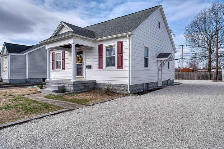 Property Photo: 2810 N First Avenue IN 47710