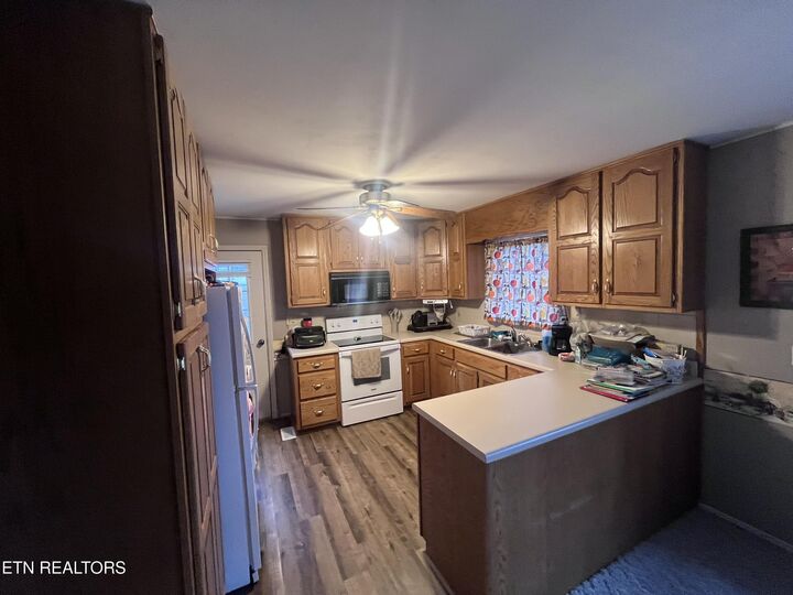 Property Photo: 216 Mimosa Ave TN 37854