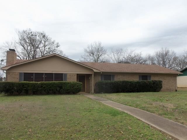 Property Photo:  2600 Redbud Street  TX 75662-2600 