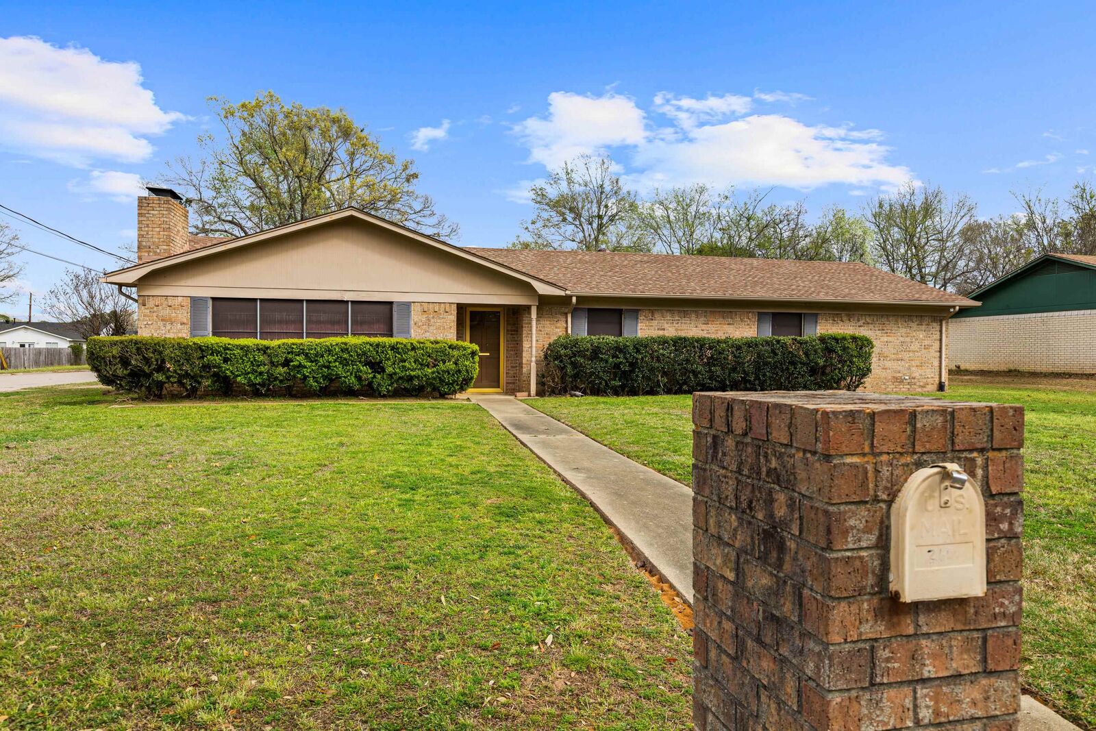 Property Photo:  2600 Redbud Street  TX 75662-2600 