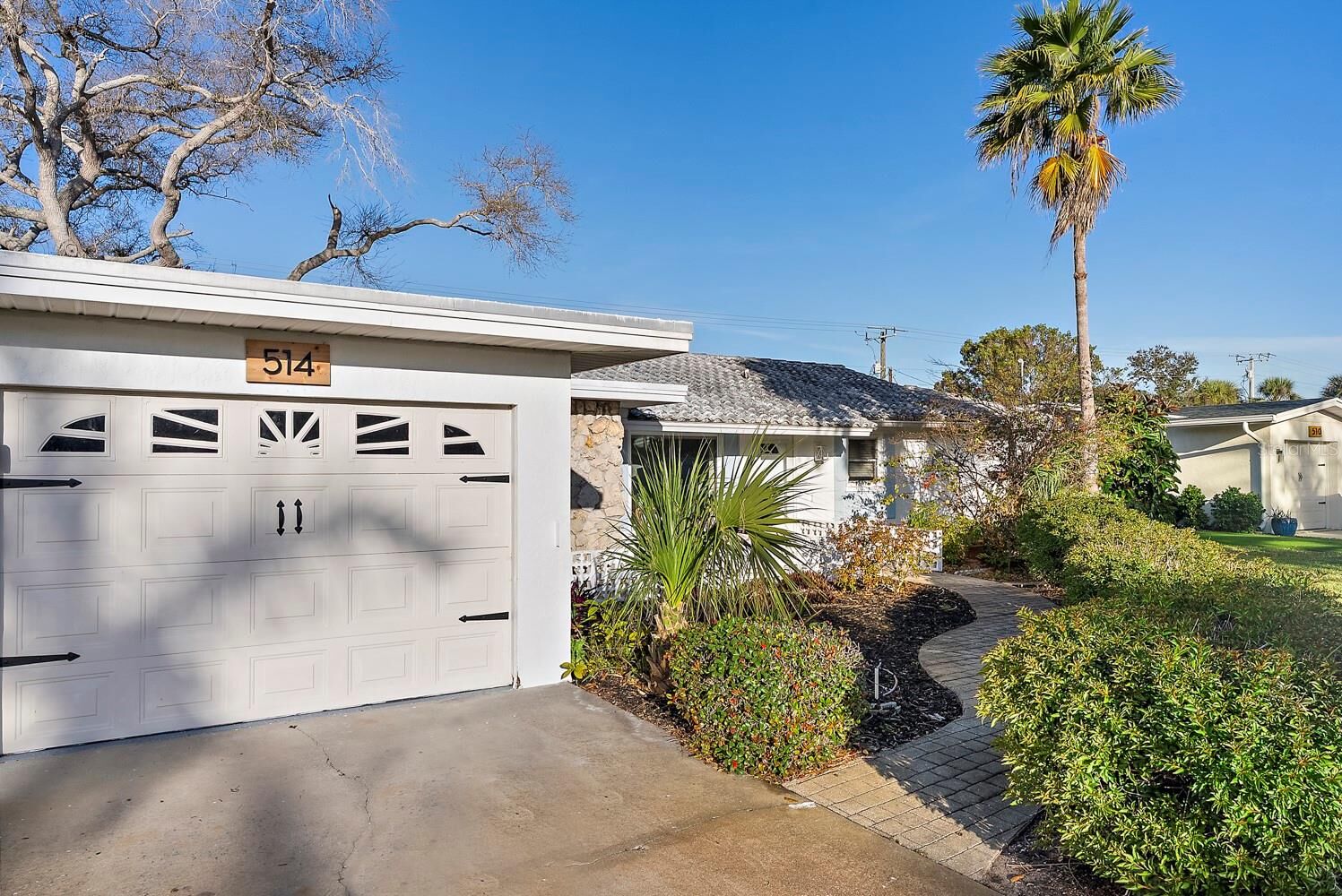 Property Photo: 514 Harbor Drive S FL 34285