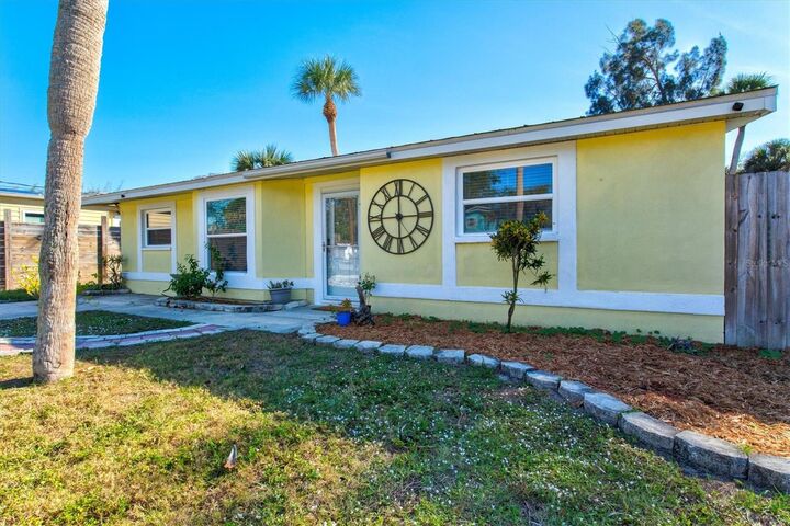 Property Photo:  612 Frances Street  FL 34275 