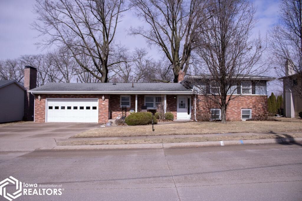 Property Photo:  2710 Clearview Drive  IA 52601 