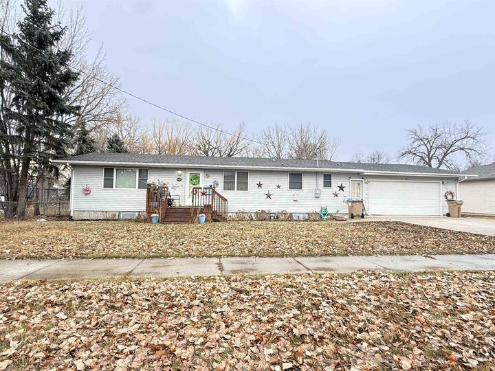 Property Photo: 520 7th Ave NE ND 58703
