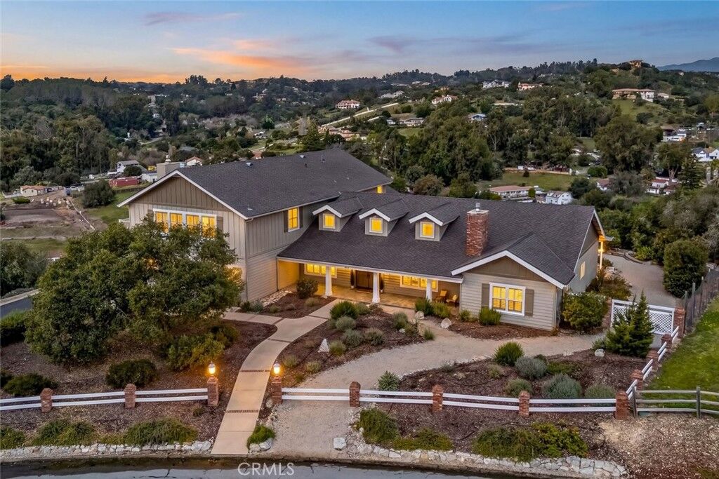 Property Photo:  375 Plancha Way  CA 93420 