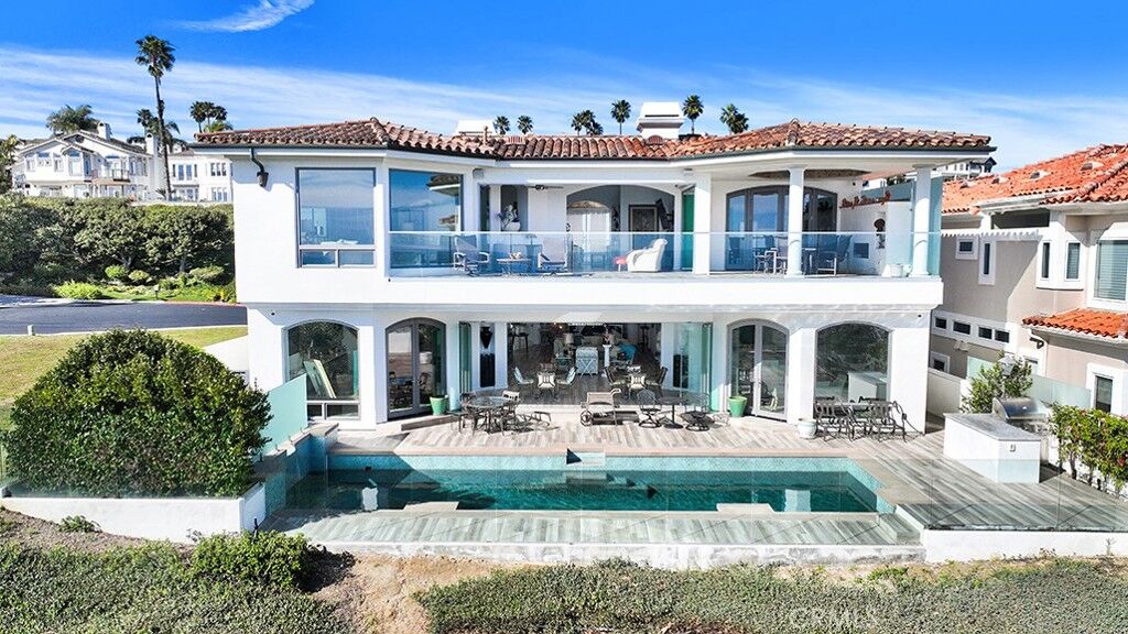 Property Photo:  22842 Seaway  CA 92677 