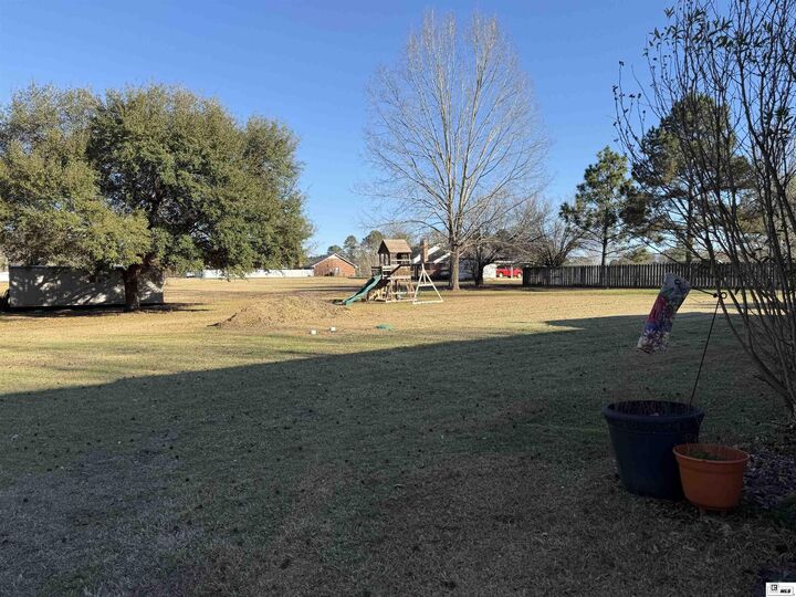 Property Photo: 209 Burgessville Road LA 71270