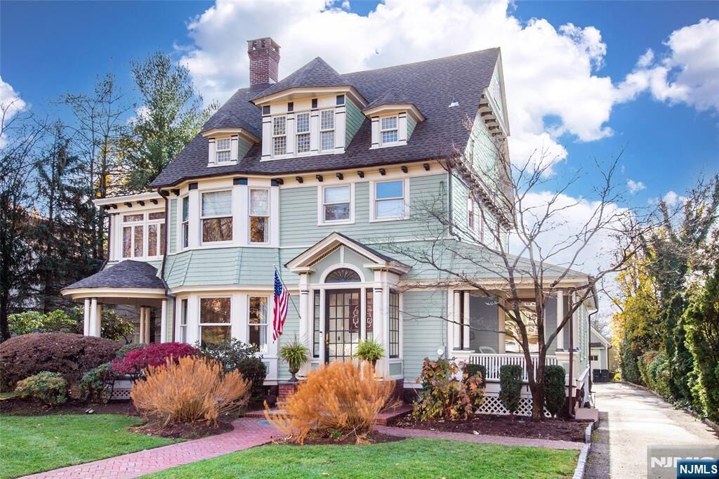 Property Photo:  120 W Ridgewood Avenue  NJ 07450 