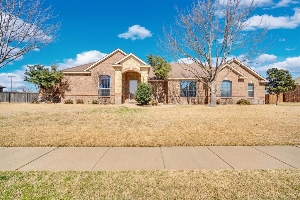 Property Photo:  409 Panther Peak Drive  TX 76065 