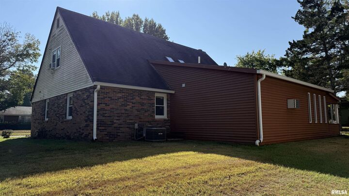 Property Photo:  300 S Glenview Drive  IL 62901 