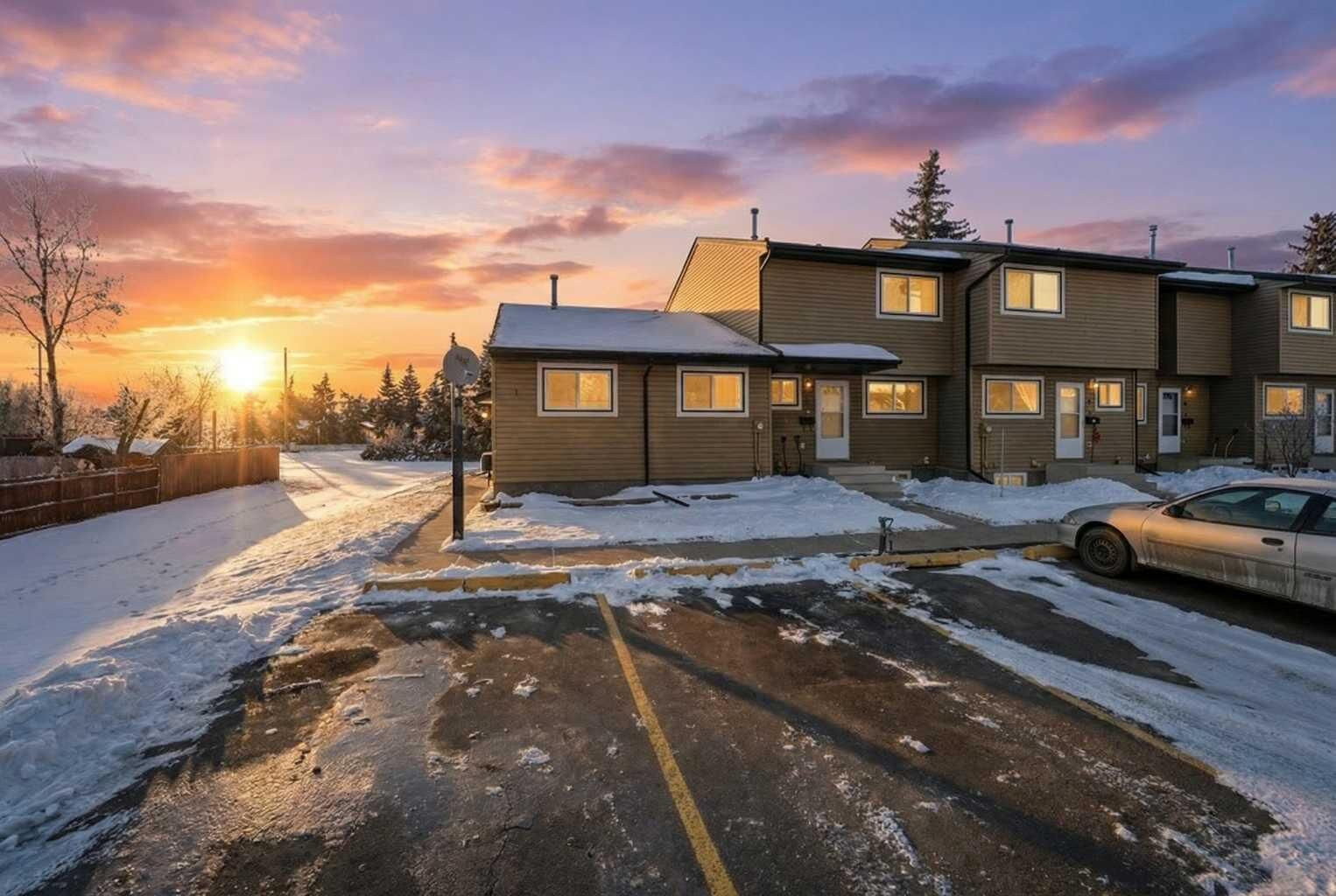 Property Photo:  96 Holmes Street 1  AB T4P 6G6 