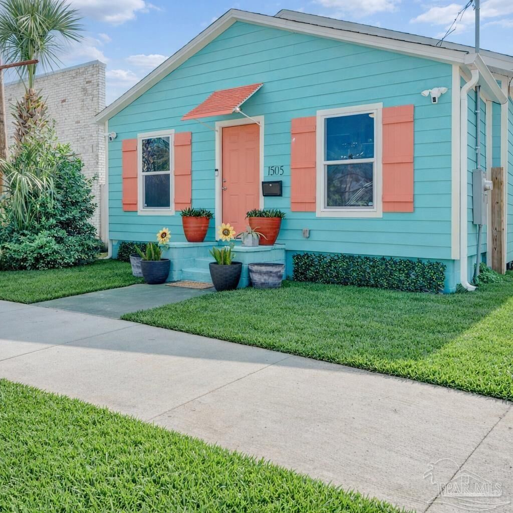 Property Photo: 1505 W. Garden St FL 32502