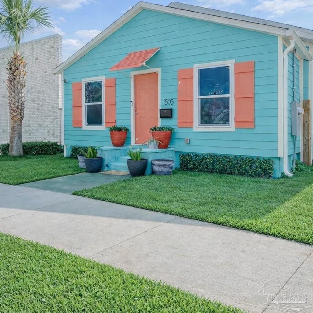 Property Photo:  1505 W. Garden St  FL 32502 
