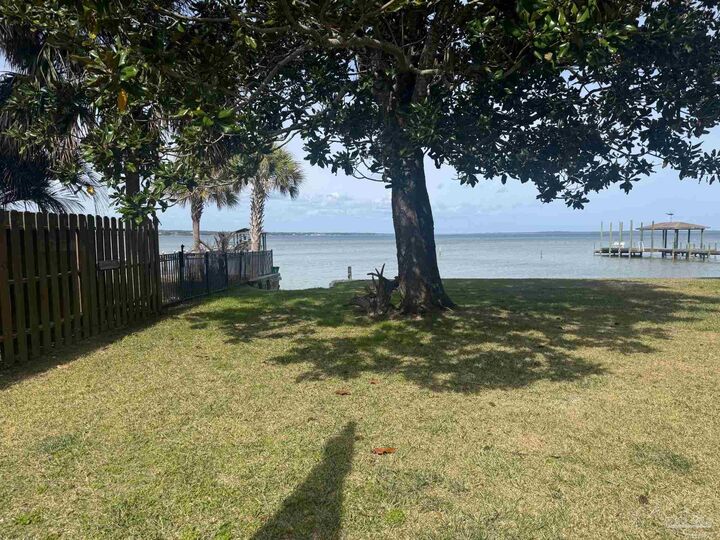 Property Photo: 16298 North Shore Dr FL 32507