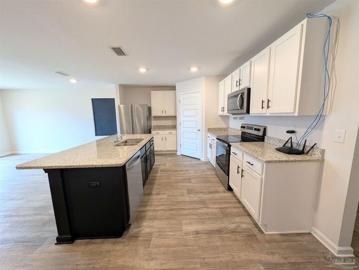 Property Photo:  7516 Oak Lake Blvd  FL 32526 