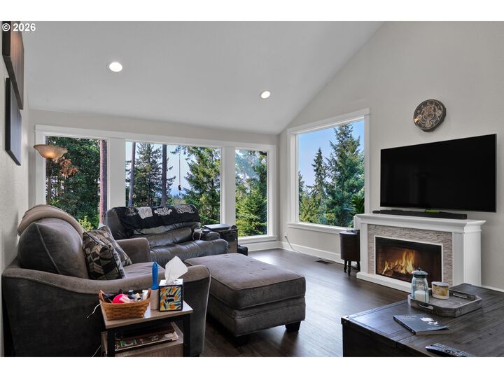 Property Photo: 3343 Bentley Ave OR 97405
