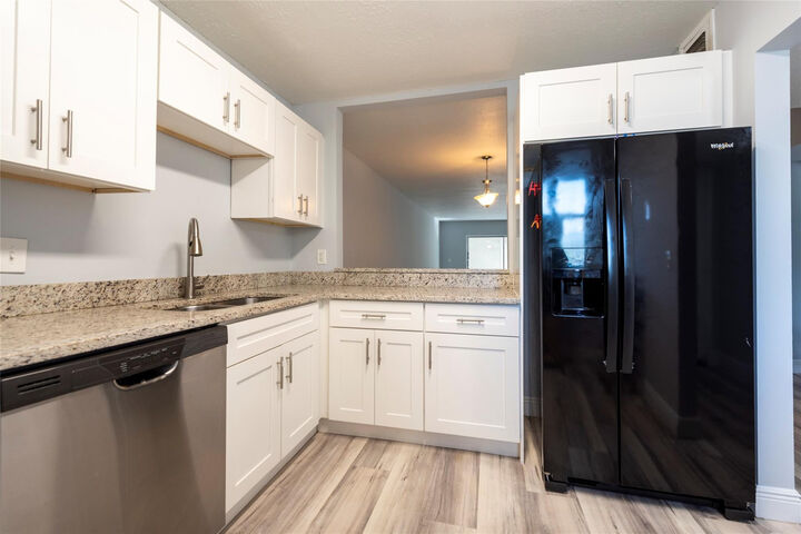 Property Photo:  6061 N Falls Circle Drive 102  FL 33319 