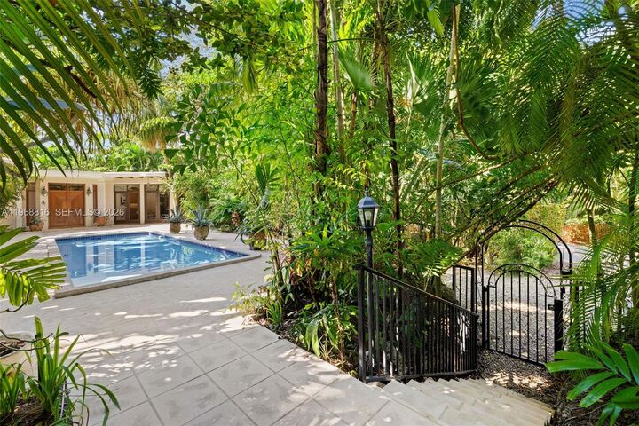 Property Photo: 4140 Bonita Ave FL 33133