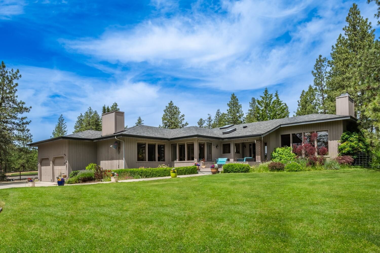 Property Photo: 1225 E Estates Rd WA 99224